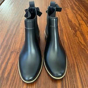 Kate Spade Size 7 Rain boots with Bow